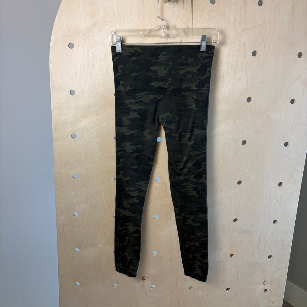 Spanx “Look at Me Now” Seamless Camo Leggings Women’s Medium - Picture 5 of 6